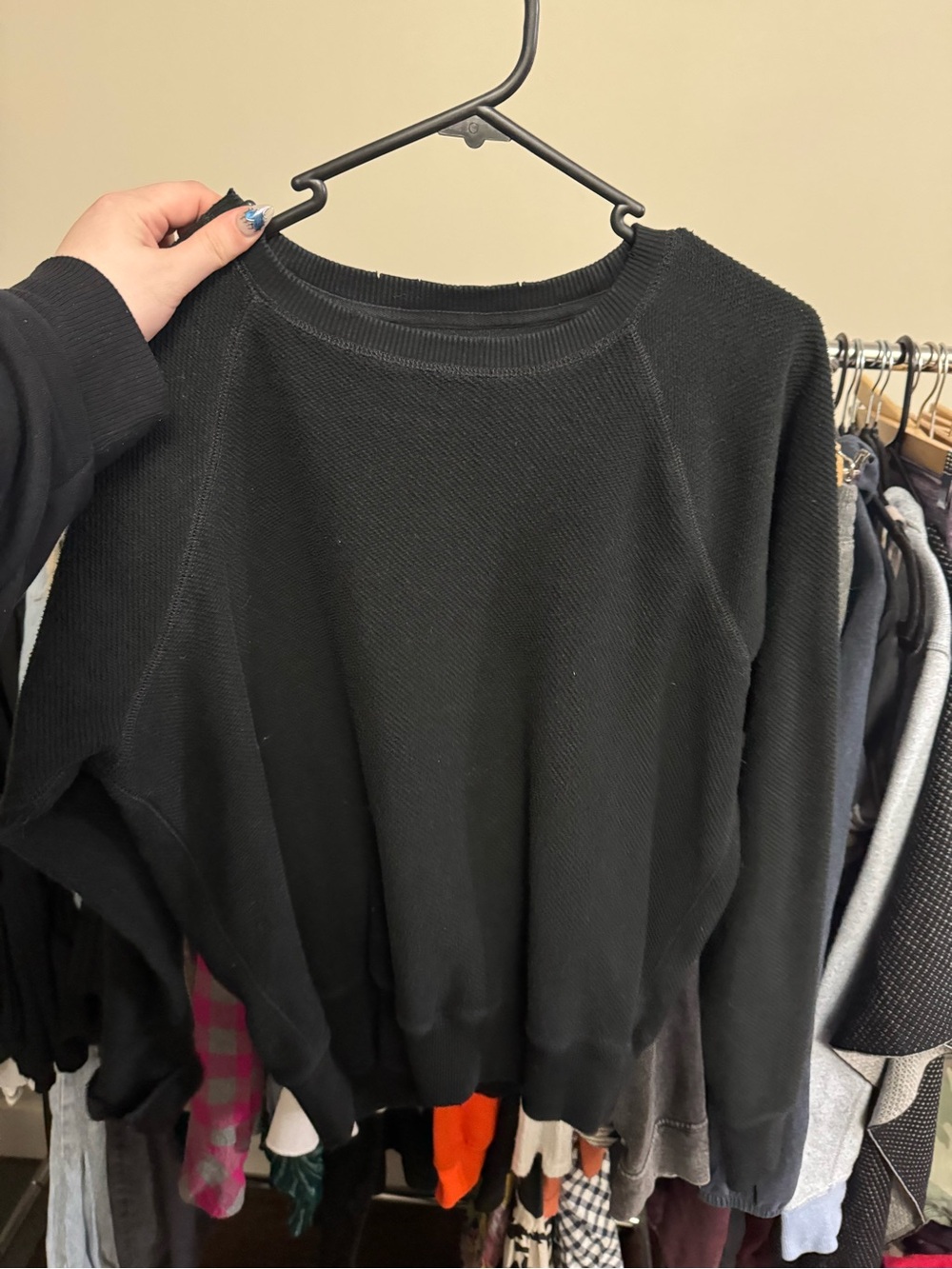 AERIE black pullover crewneck (T)
